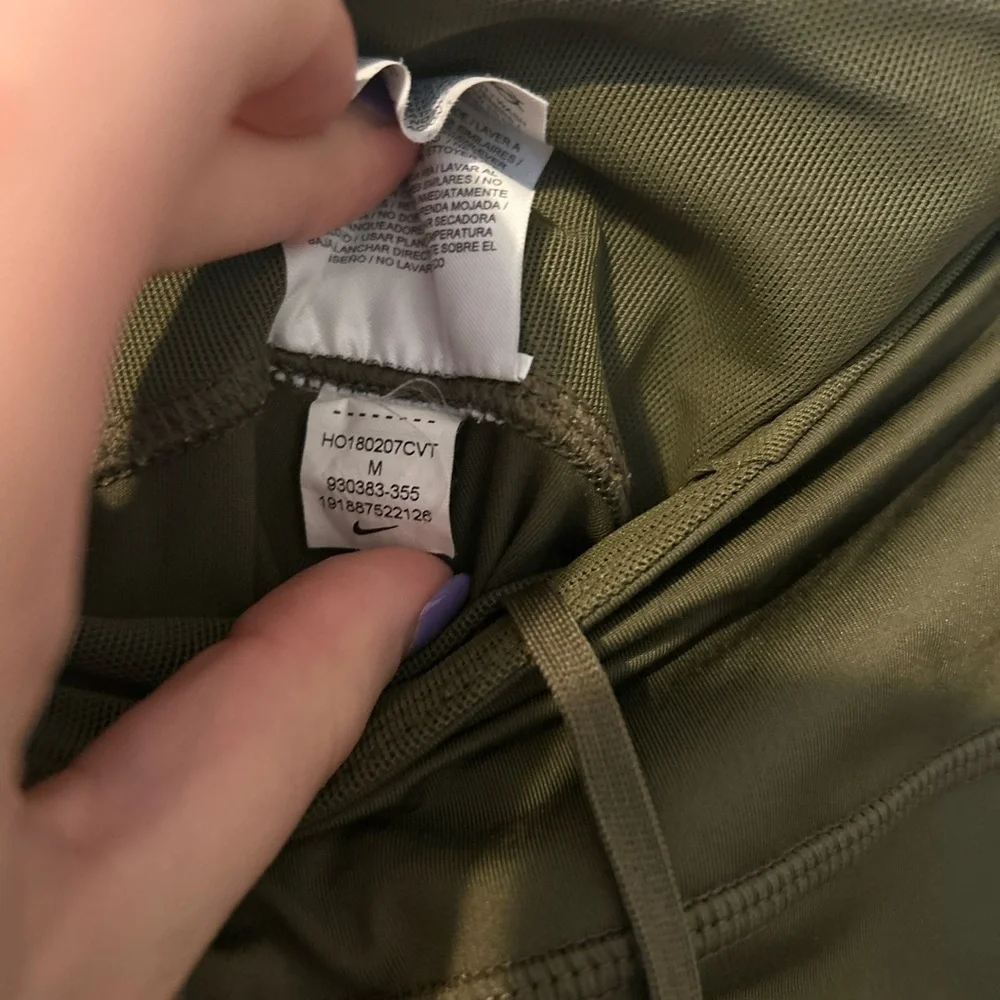 Nike olive green size medium running or workout leggings with drawstring - Picture 2 of 3